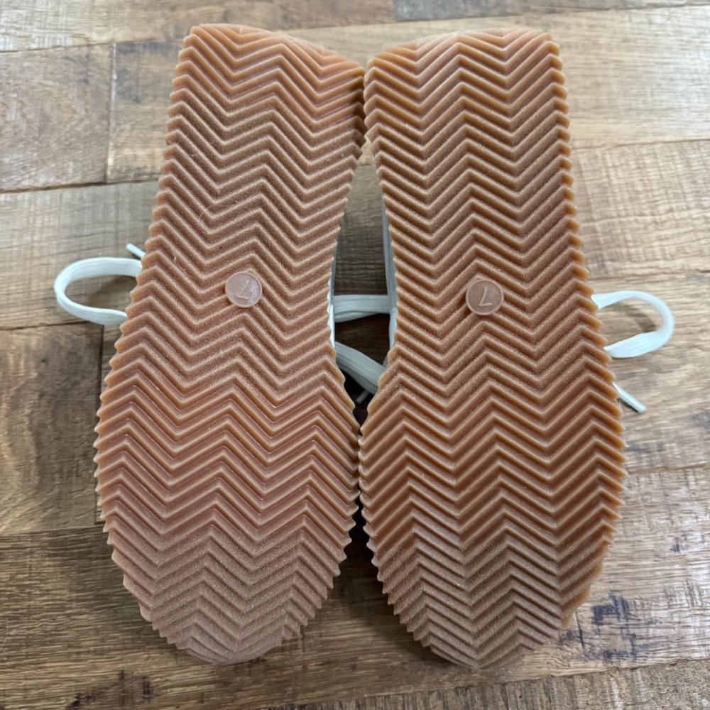 Universal Thread Sneakers - Picture 7 of 7